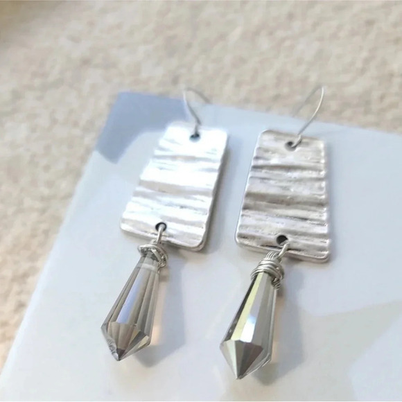 Dangle Crystal Earrings Silver Hammered Boho - Picture 5 of 9